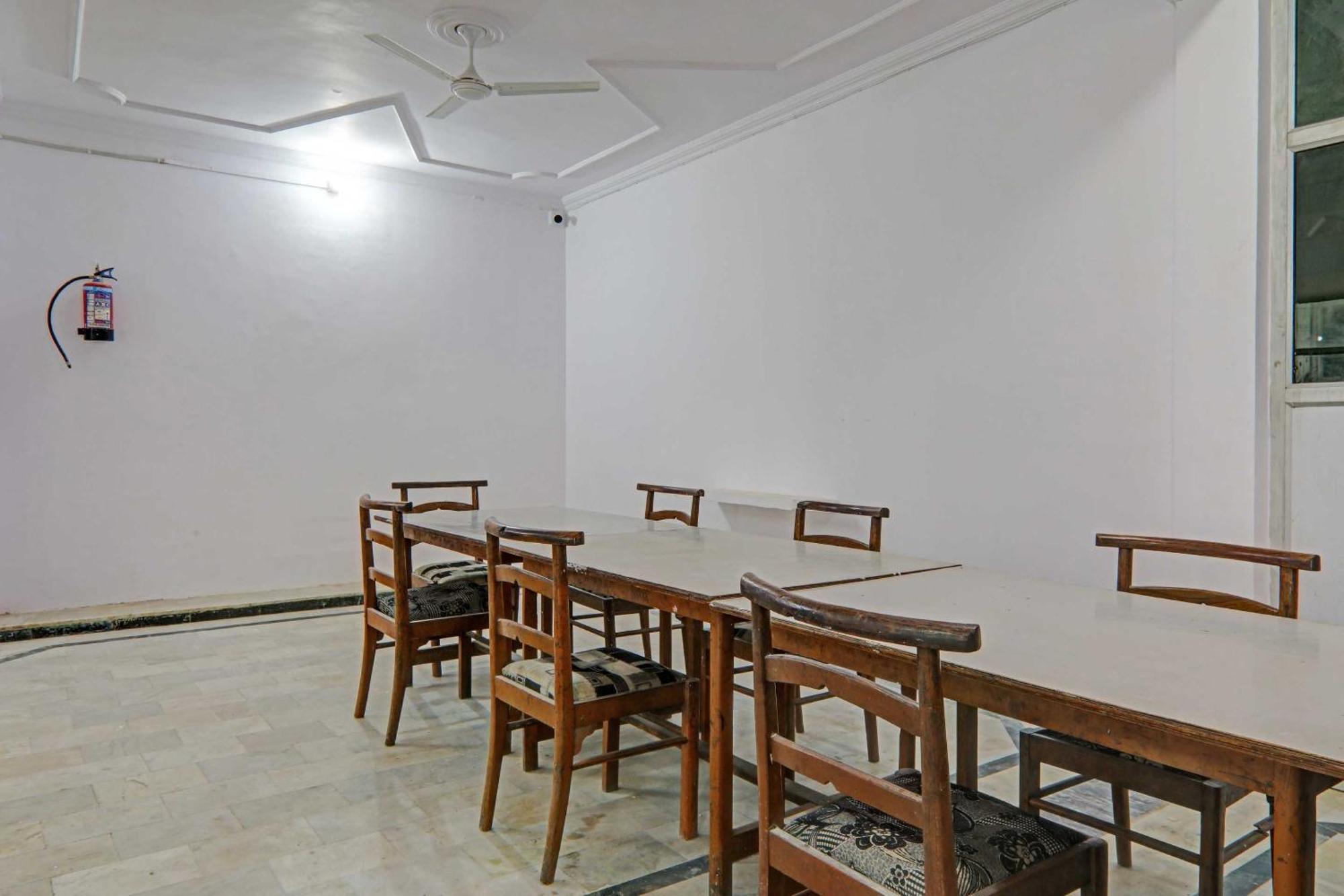 فندق Collection O Premier Near Hazratganj لاكناو المظهر الخارجي الصورة