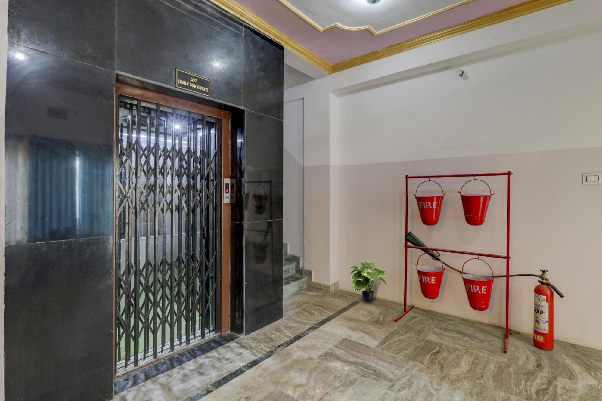 فندق Collection O Premier Near Hazratganj لاكناو المظهر الخارجي الصورة