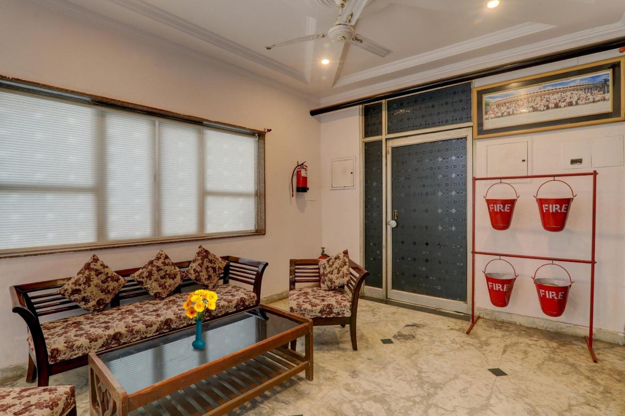 فندق Collection O Premier Near Hazratganj لاكناو المظهر الخارجي الصورة