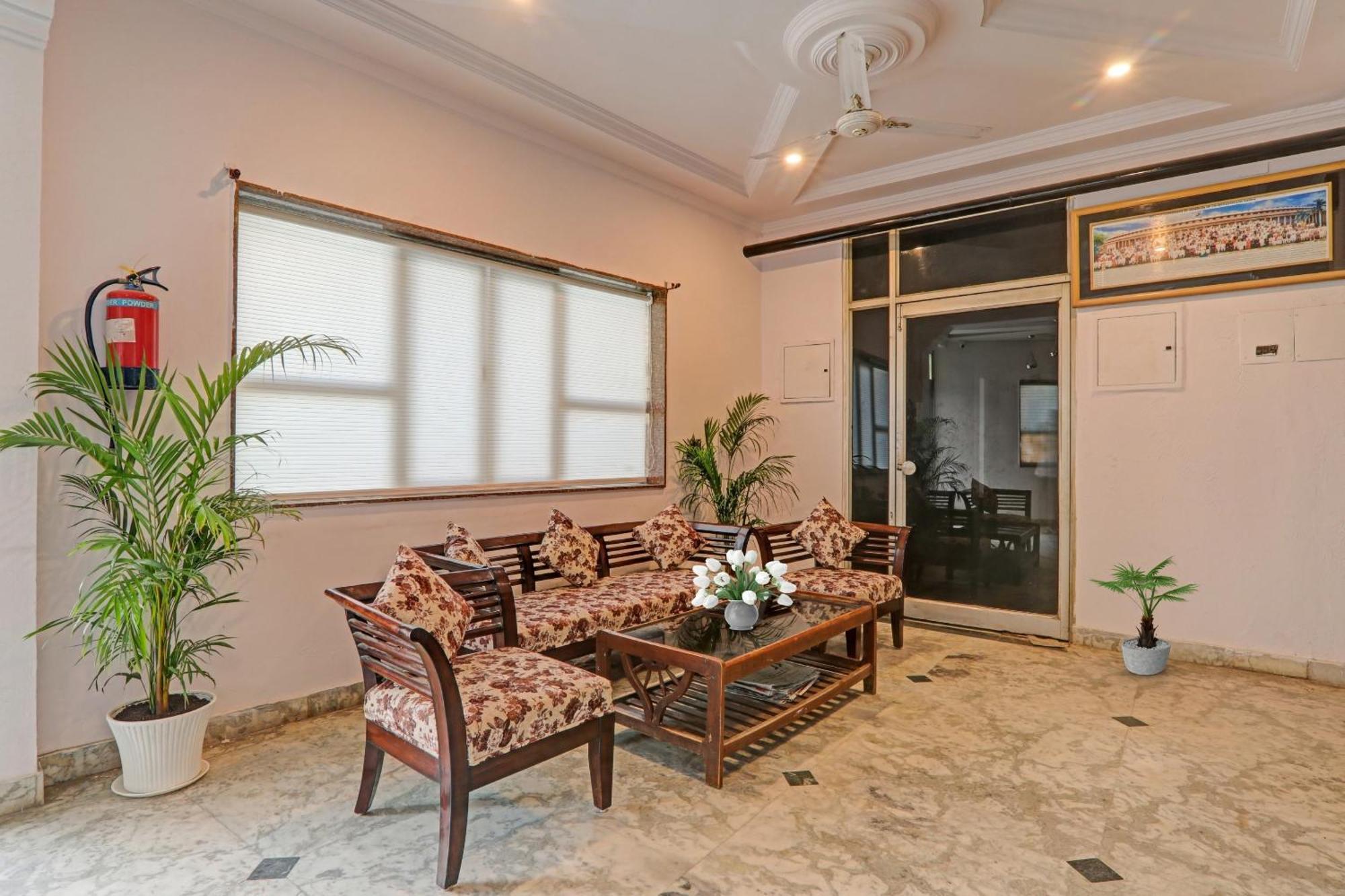 فندق Collection O Premier Near Hazratganj لاكناو المظهر الخارجي الصورة